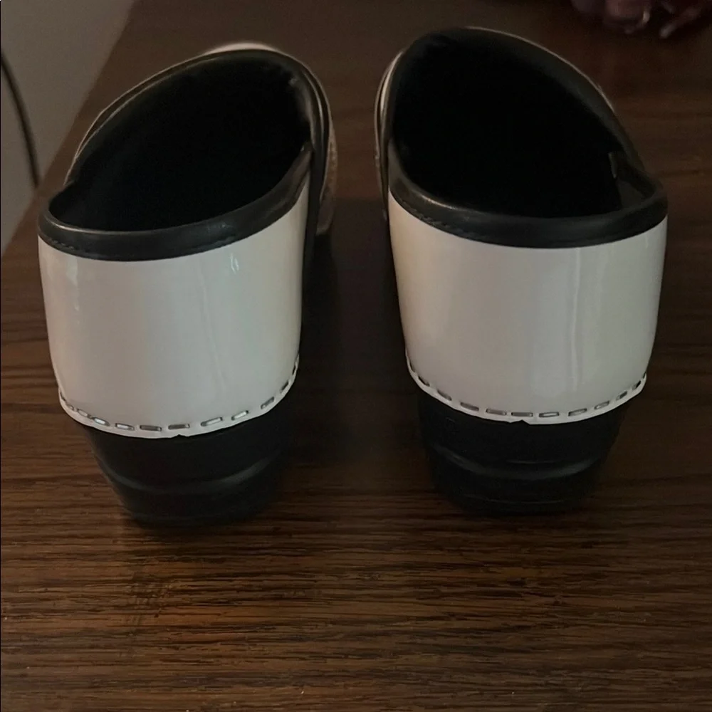 NEW Koi by Sanita Lindsey White Clogs. EU38 / US6.5-7.0. Certified by APMA. - Picture 4 of 8